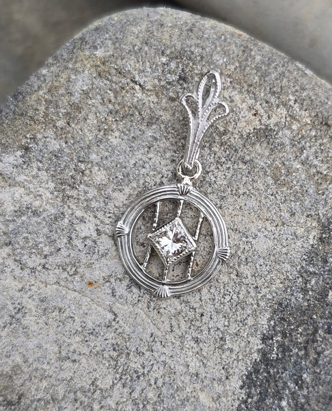 14k white gold Deco c.1920's filigree diamond pendant necklace
