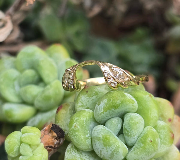 14k gold curved diamond estate band