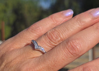 14k white gold diamond estate curved V band - guard