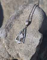 10k white gold Deco c.1920's filigree diamond pendant necklace