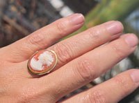18k gold carved shell cameo estate ring