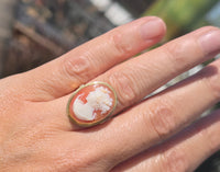 18k gold carved shell cameo estate ring
