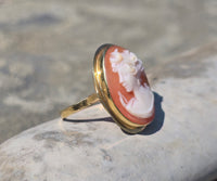 18k gold carved shell cameo estate ring