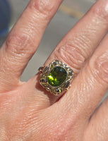 14k yellow gold peridot estate ring