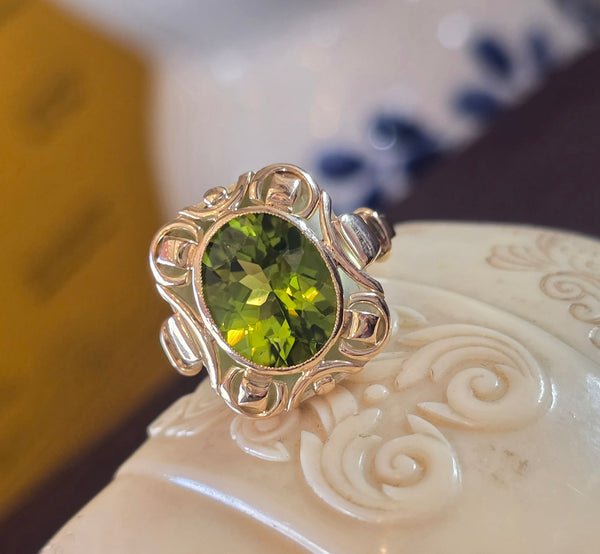 14k yellow gold peridot estate ring