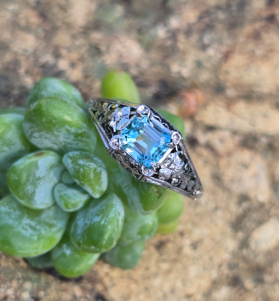 18k white gold blue zircon filigree BELAIS c.1920's ring