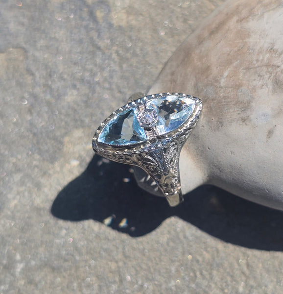 18k white gold c.1920's filigree aquamarine and diamond ring
