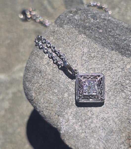 14k-18k white gold Deco c.1920's filigree diamond pendant necklace