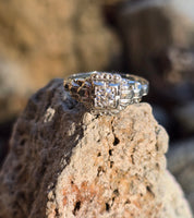 18k white gold Art Deco c.1920's diamond vintage estate ring