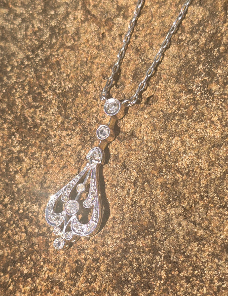 18ct gold Deco c.1920's filigree diamond pendant necklace - platinum chain