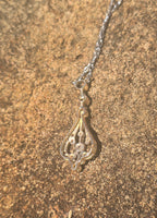 18ct gold Deco c.1920's filigree diamond pendant necklace - platinum chain