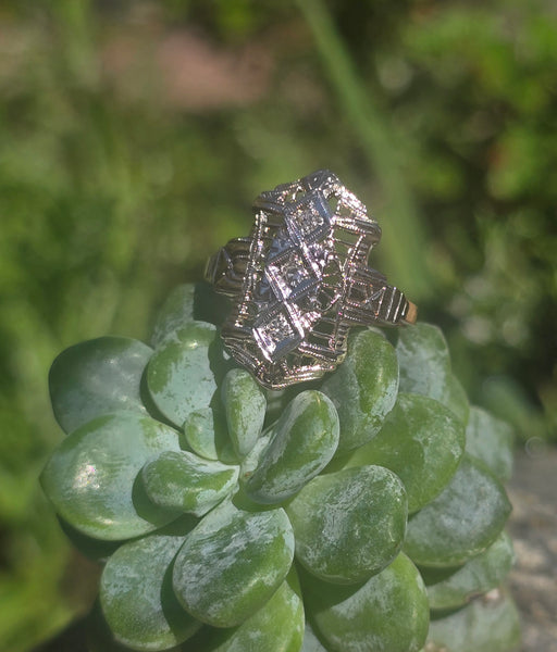 14k gold two tone Deco filigree diamond glove shield estate ring