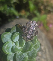14k gold two tone Deco filigree diamond glove shield estate ring