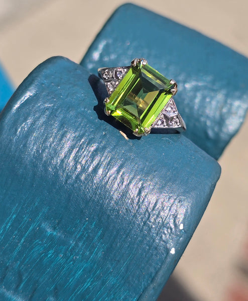 10k gold two tone emerald cut peridot and diamond estate ring