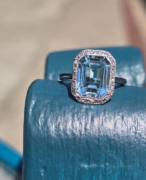 18ct white gold aquamarine and diamond estate antique halo ring