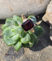 10k gold Deco garnet estate ring