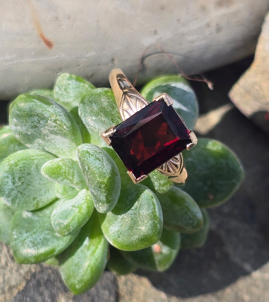 10k gold Deco garnet estate ring