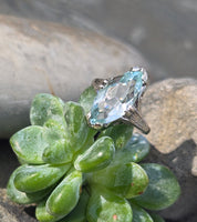 14k white gold c.1920's filigree marquise aquamarine ring