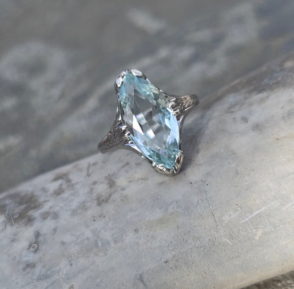 14k white gold c.1920's filigree marquise aquamarine ring