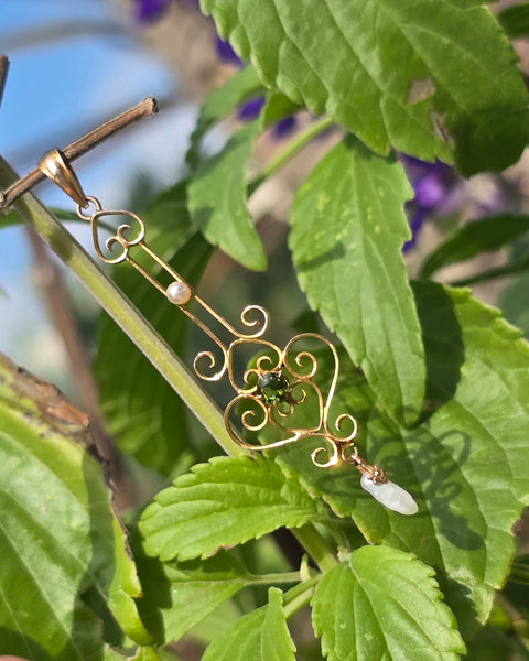 10k gold Victorian green tourmaline & seed pearl necklace pendant lavaliere