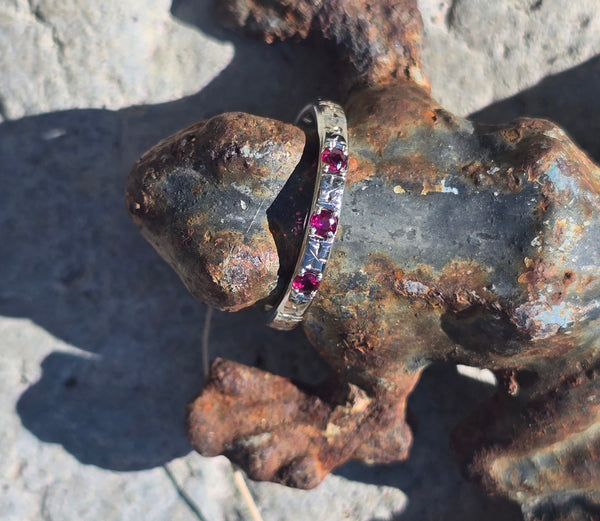18k white gold ruby vintage Art Deco engraved wedding band