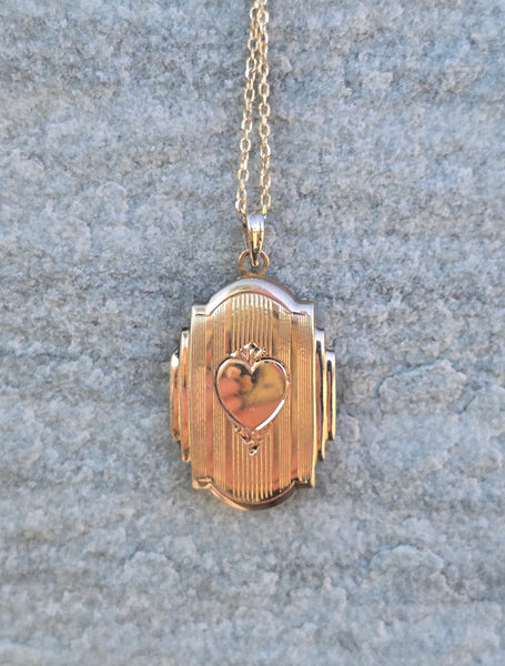 10k yellow gold Art Deco estate locket pendant necklace - heart motif