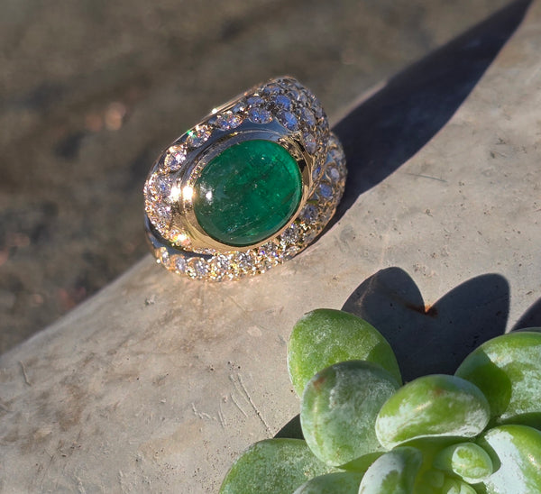 18k gold Colombian emerald and diamond estate ring