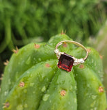 10k gold Deco garnet estate solitaire ring