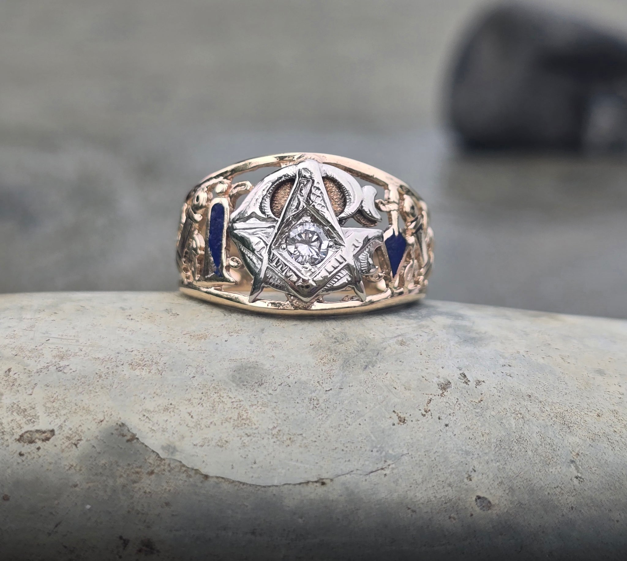 10k gold two tone vintage diamond & enamel Masonic Freemason ring