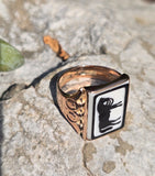 10k gold carved black & white horse cameo estate ring