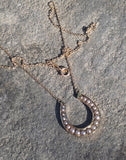 18ct gold horseshoe pearl necklace pendant