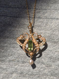 15ct gold late Victorian - Edwardian peridot & pearl brooch pin pendant