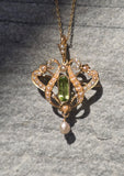 15ct gold late Victorian - Edwardian peridot & pearl brooch pin pendant