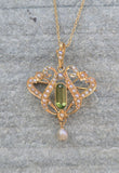 15ct gold late Victorian - Edwardian peridot & pearl brooch pin pendant