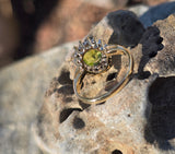 14k gold two tone peridot and diamond estate ring