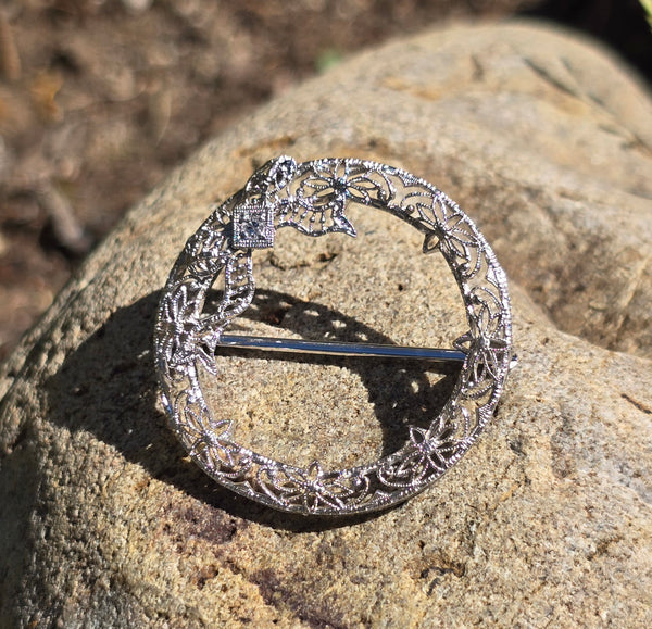 14k white gold Deco c.1920's diamond filigree bow brooch pin