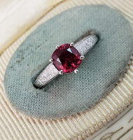 Vintage engraved c.20s solitaire Spinel Ring