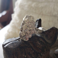 18k gold white gold c.1920s filigree diamond glove Ring