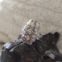 18k gold white gold c.1920s filigree diamond glove Ring
