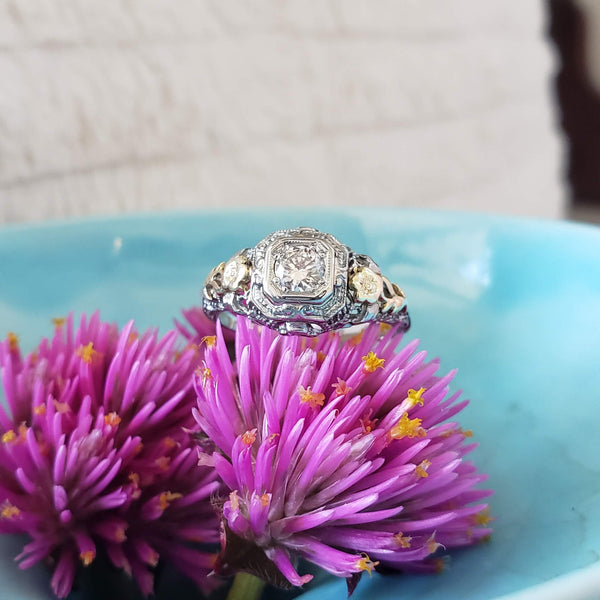 18k gold two tone c.1930s flower filigree diamond Ring