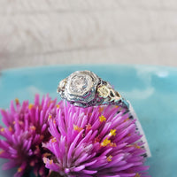 18k gold two tone c.1930s flower filigree diamond Ring