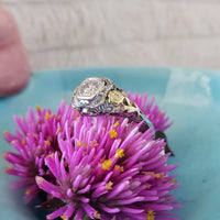 18k gold two tone c.1930s flower filigree diamond Ring