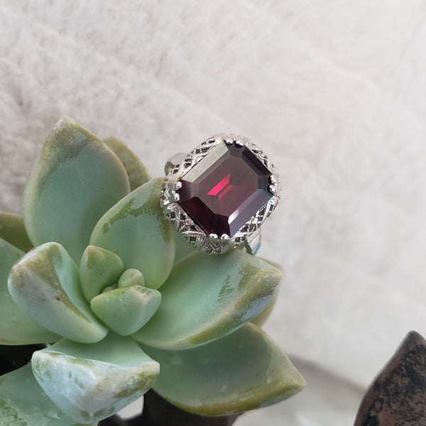 10k white gold Deco Garnet filigree Ring