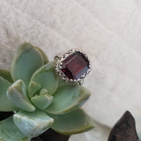 10k white gold Deco Garnet filigree Ring