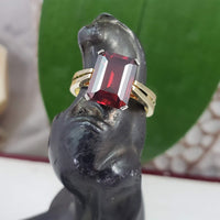 18k yellow gold Garnet Ring