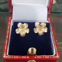 14k yellow gold flower floral stud earrings