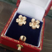 14k yellow gold flower floral stud earrings