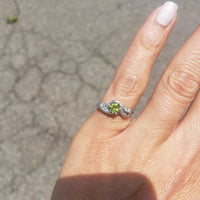 14k white gold vintage Retro Peridot & Diamond Ring