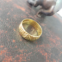 18k Yellow Gold 6.8mm LUCKY hallmarked wedding band - size 8.25