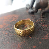 18k Yellow Gold 6.8mm LUCKY hallmarked wedding band - size 8.25